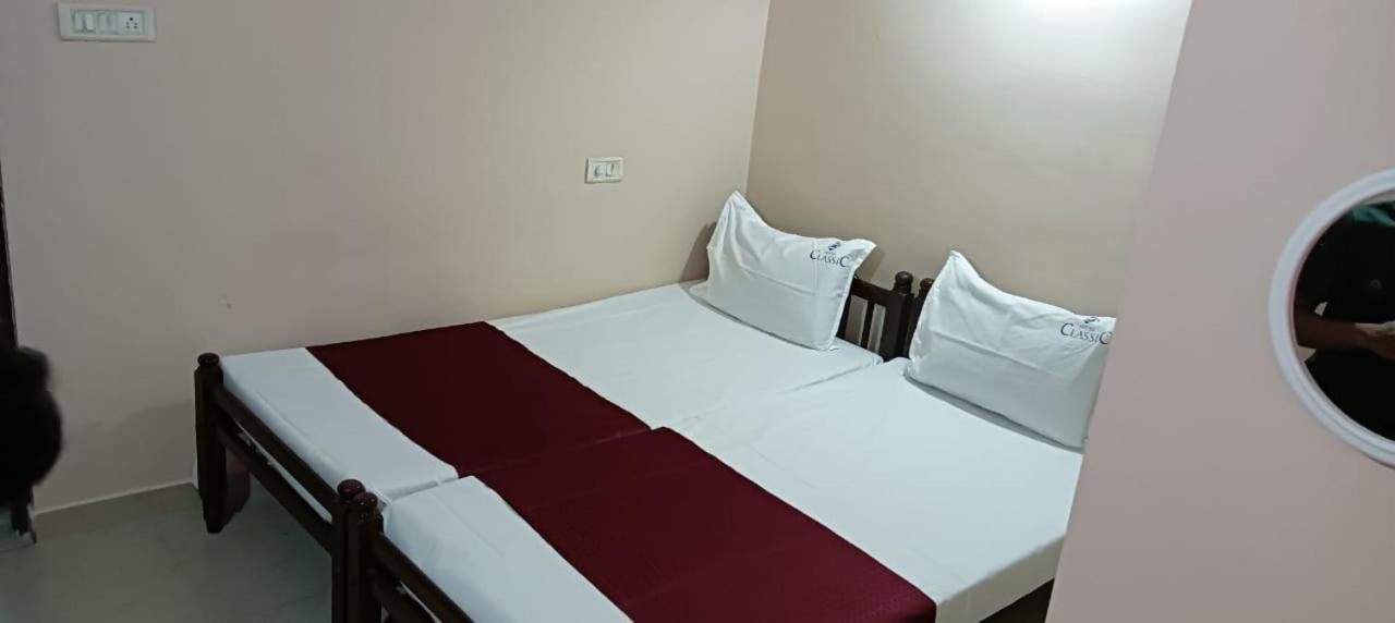 Classic Tourist Home Kochi Extérieur photo